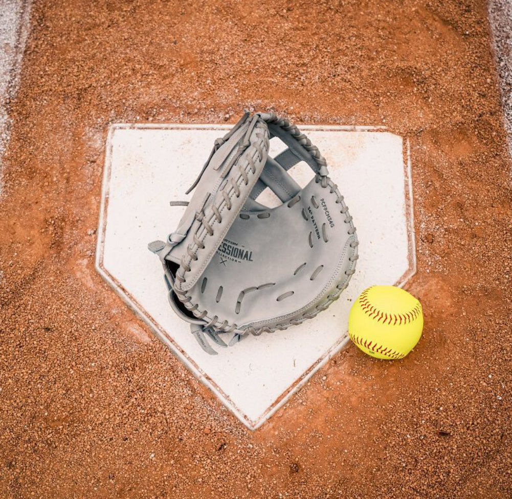 Easton Professional Fastpitch Softball Catcher's Mitt 34" PCFPCM34